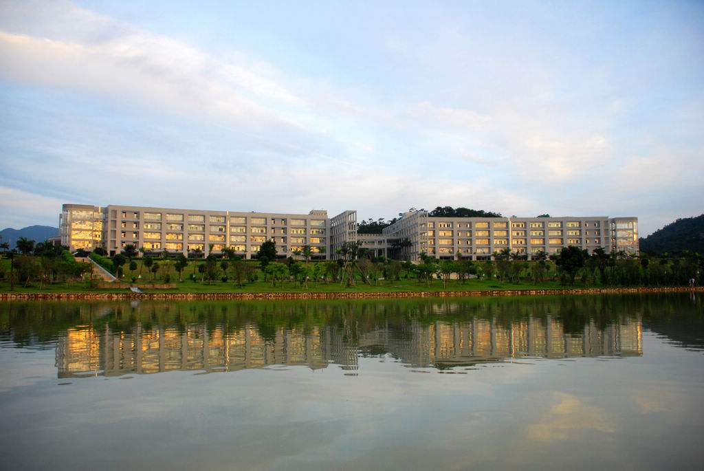 北京理工大學(xué)是985嗎?排名第幾?實(shí)力如何?宿舍條件怎么樣?