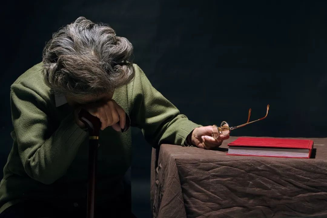清華畢業(yè)生在家啃老究竟是誰的過錯?大學生啃老問題怎么解決