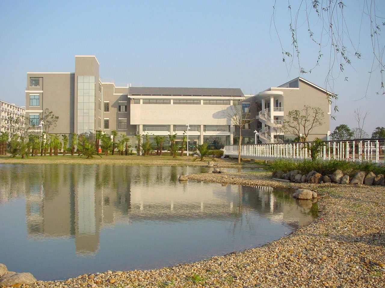 浙江經貿職業技術學院怎么樣可以專升本嗎?學院地址在哪學費多少?