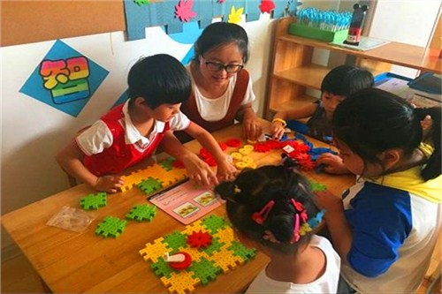 未來5年幼師就業(yè)前景怎么樣有前途嗎?幼師職業(yè)的優(yōu)勢和劣勢揭秘