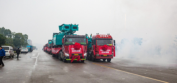 新年開門紅！山河智能5000萬裝備批量發車