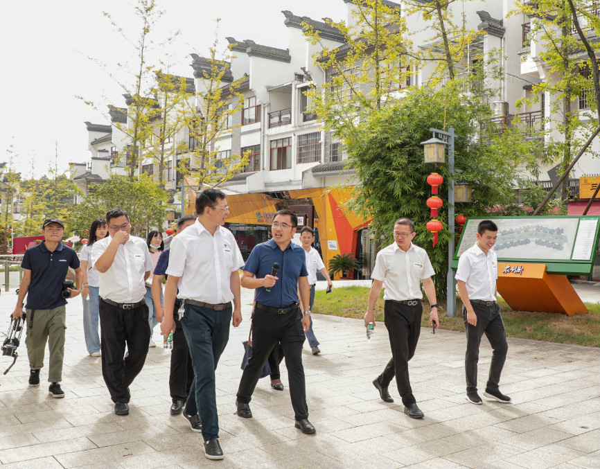 山河智能黨委赴潯龍河交流學習