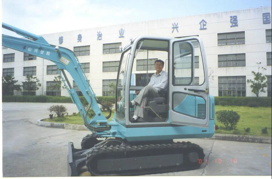 以先導(dǎo)式創(chuàng)新實(shí)現(xiàn)挖掘機(jī)從無(wú)到有，從小到大，從大到強(qiáng)！