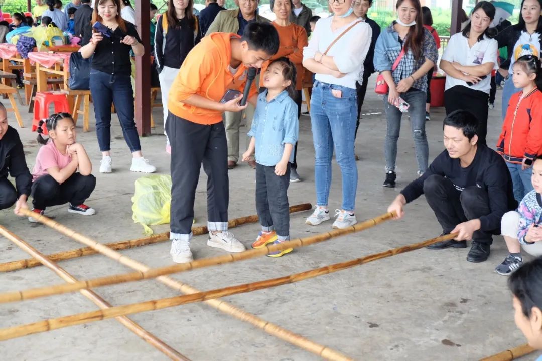 童年不同Young，稻花香里親子歡——山河智能組織開展六一親子活動