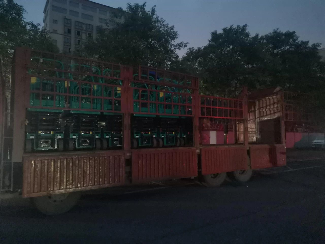 30小時，8個人，10臺裝備，我們說到做到！