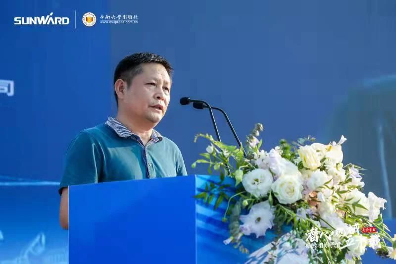 《何清華潛心機械五十年》新書發布，背后還有這些故事