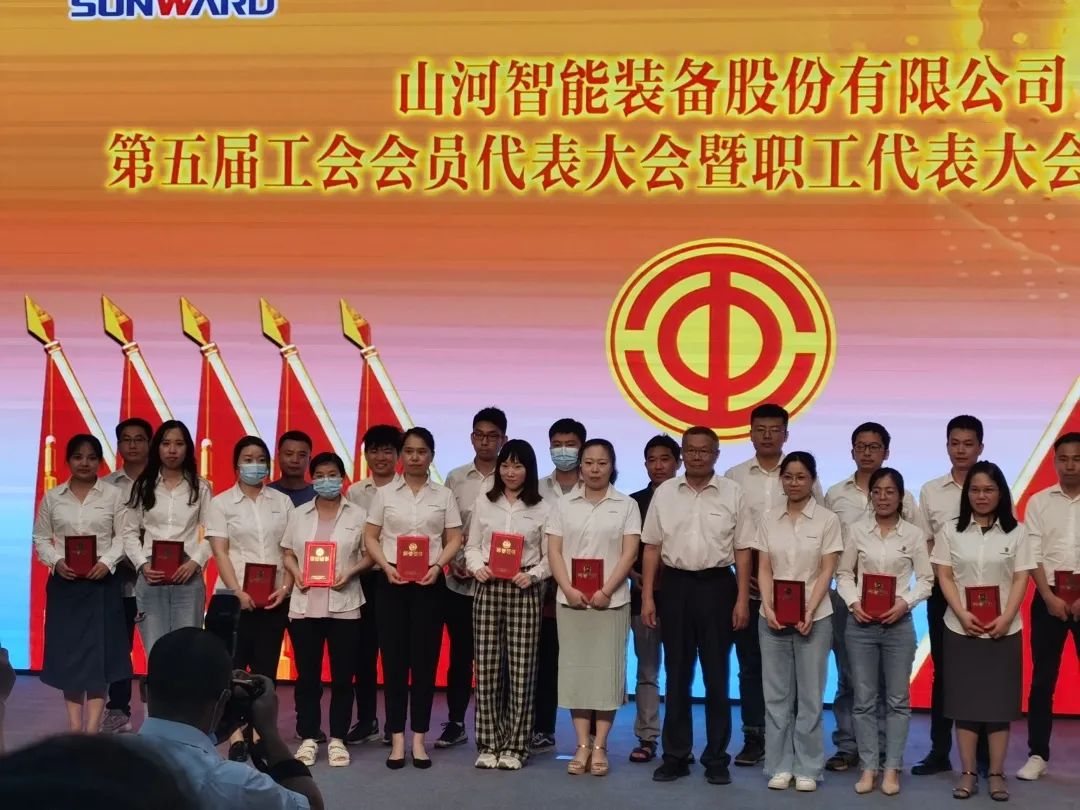 你好 2022！再見(jiàn) 2021！我與山河智能共成長(zhǎng)
