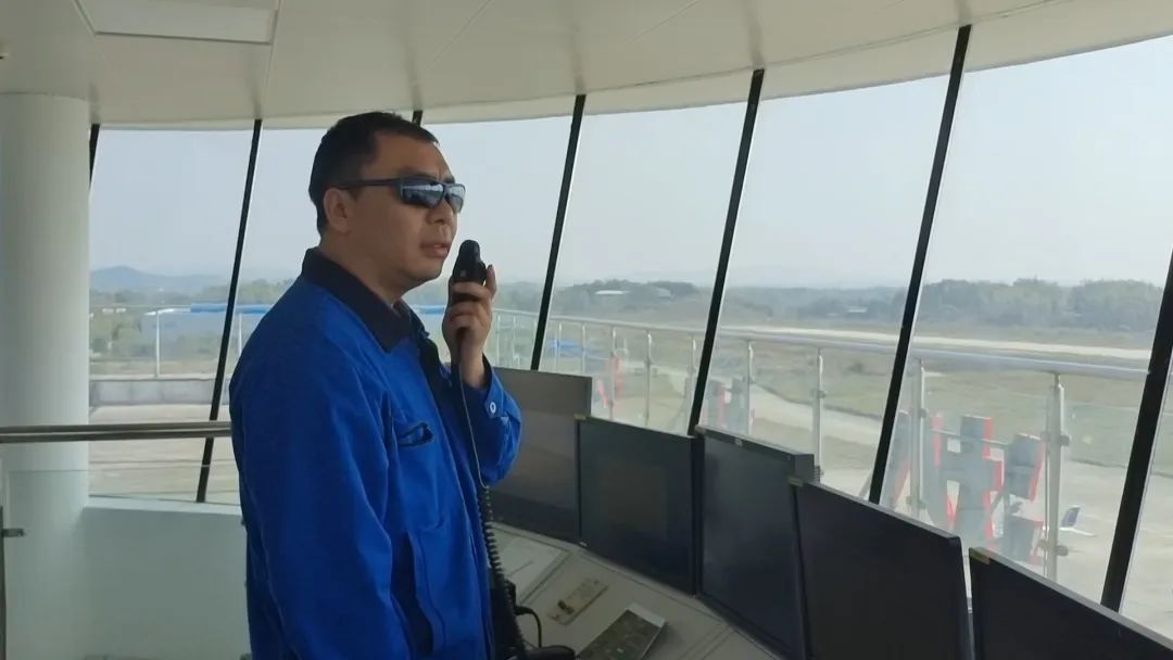 空地協同顯身手！湖南航空應急救援隊山河機組開展特情處置應急演練