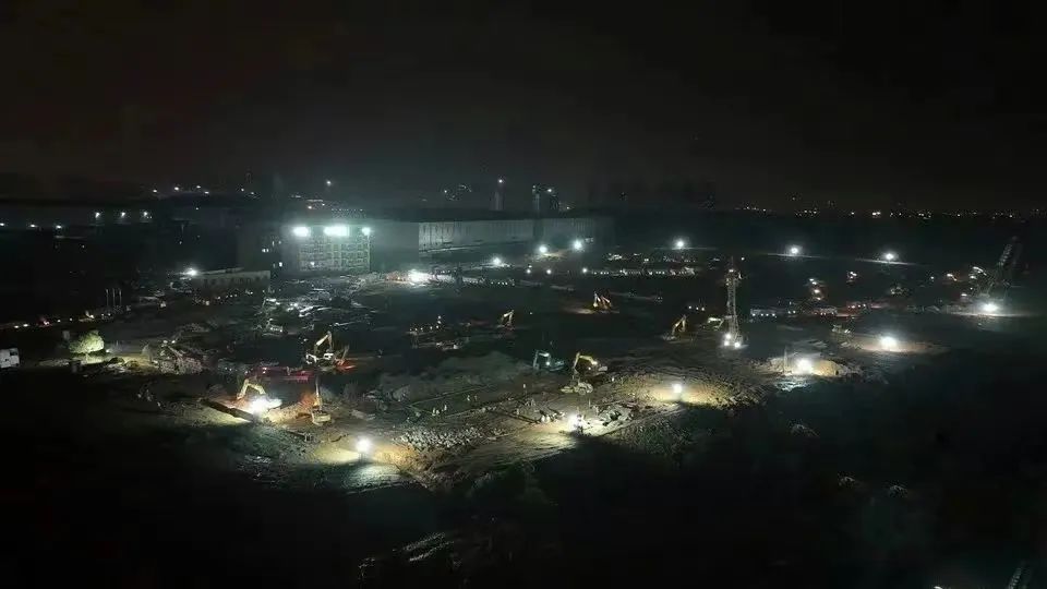 沖鋒一線顯擔當！山河智能挖掘機助力長沙方艙醫院建設