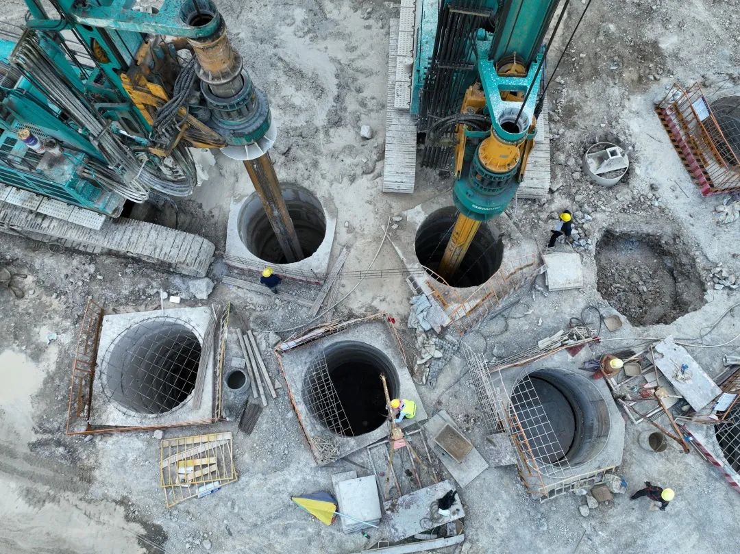 展現施工“奇效”！山河智能旋挖鉆機強勢助力爐慈高速公路建設