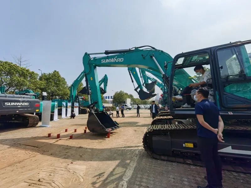 再現交機熱潮！山河智能中大挖持續(xù)向市場進軍