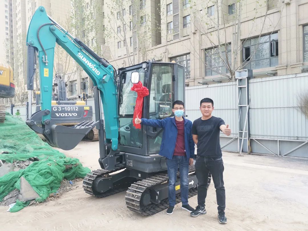 沖、沖、沖！帶您感受山河智能挖掘機(jī)火熱交機(jī)時(shí)刻