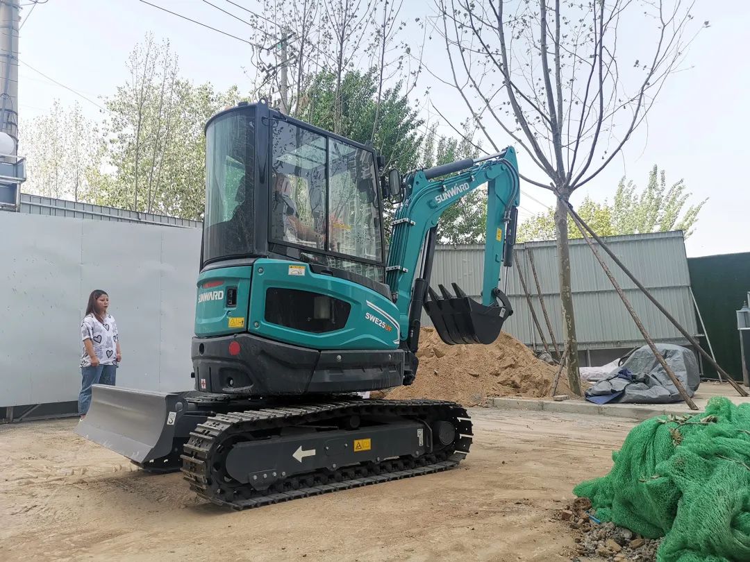 沖、沖、沖！帶您感受山河智能挖掘機(jī)火熱交機(jī)時(shí)刻