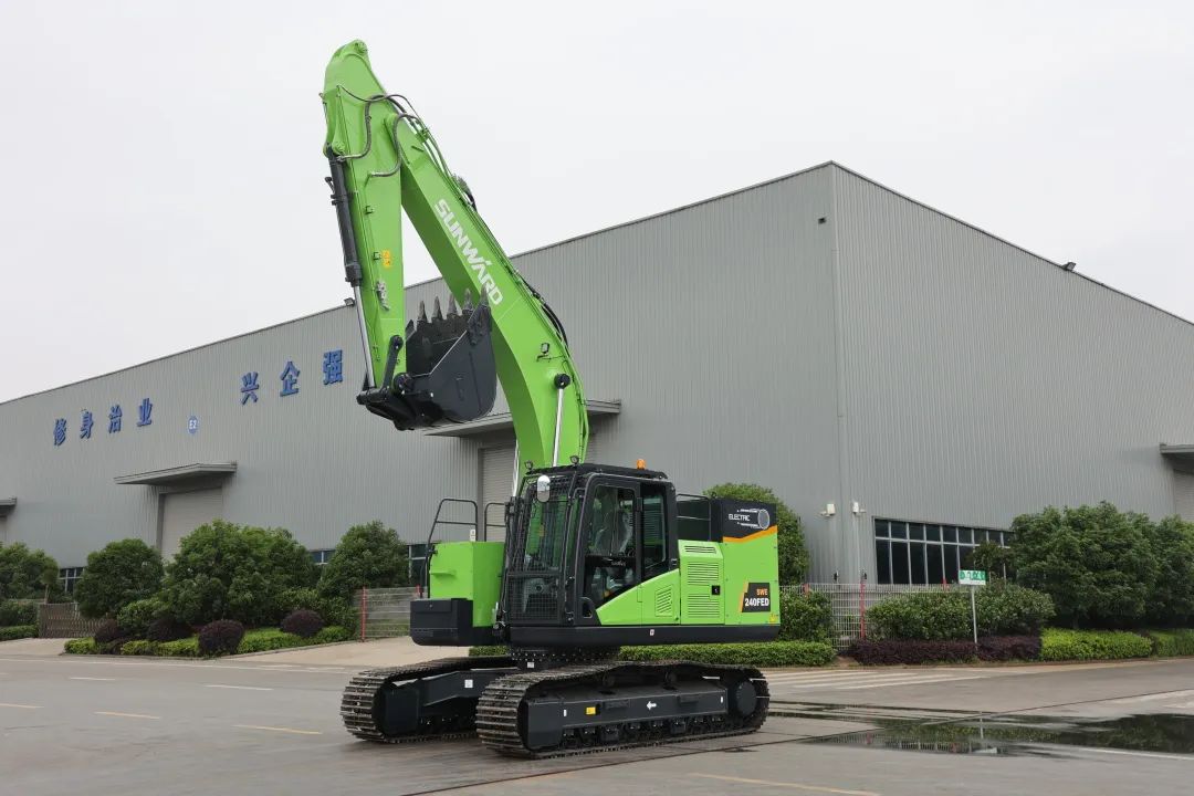 征戰(zhàn)川藏鐵路！山河智能新一代電動挖掘機成功交付