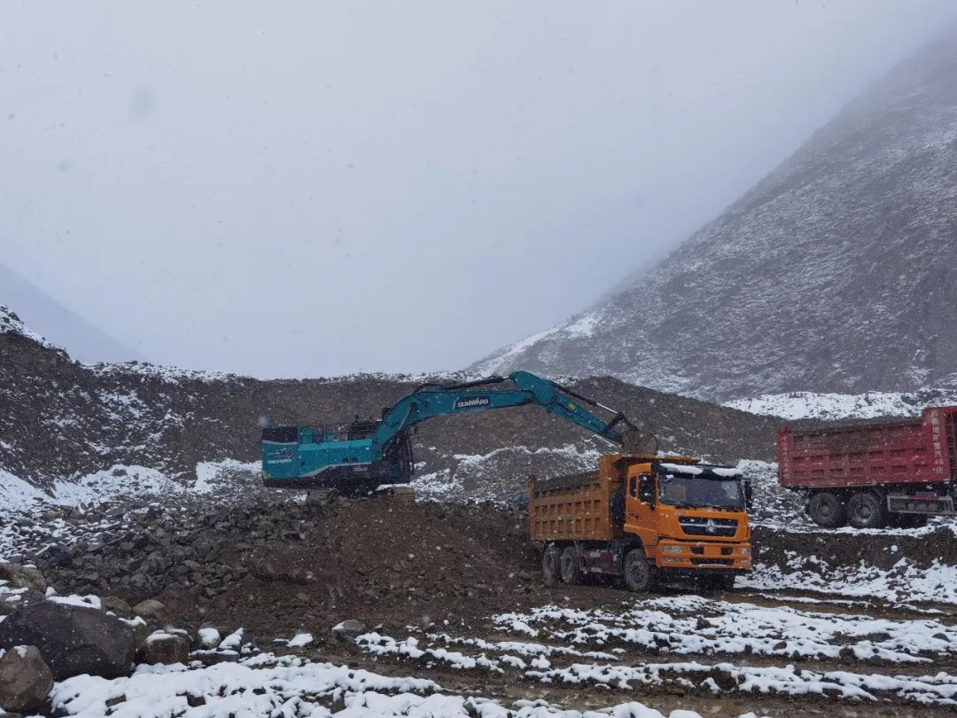 征戰(zhàn)川藏鐵路！山河智能新一代電動挖掘機成功交付