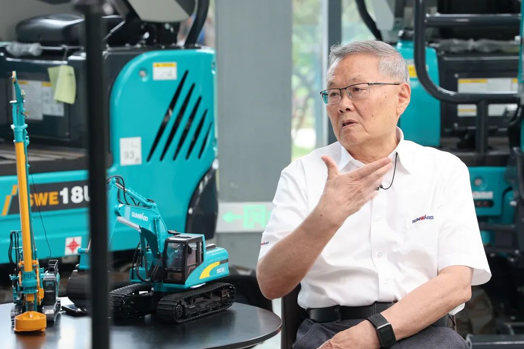 CGTN探廠！專訪山河智能董事長、首席專家何清華花絮來了
