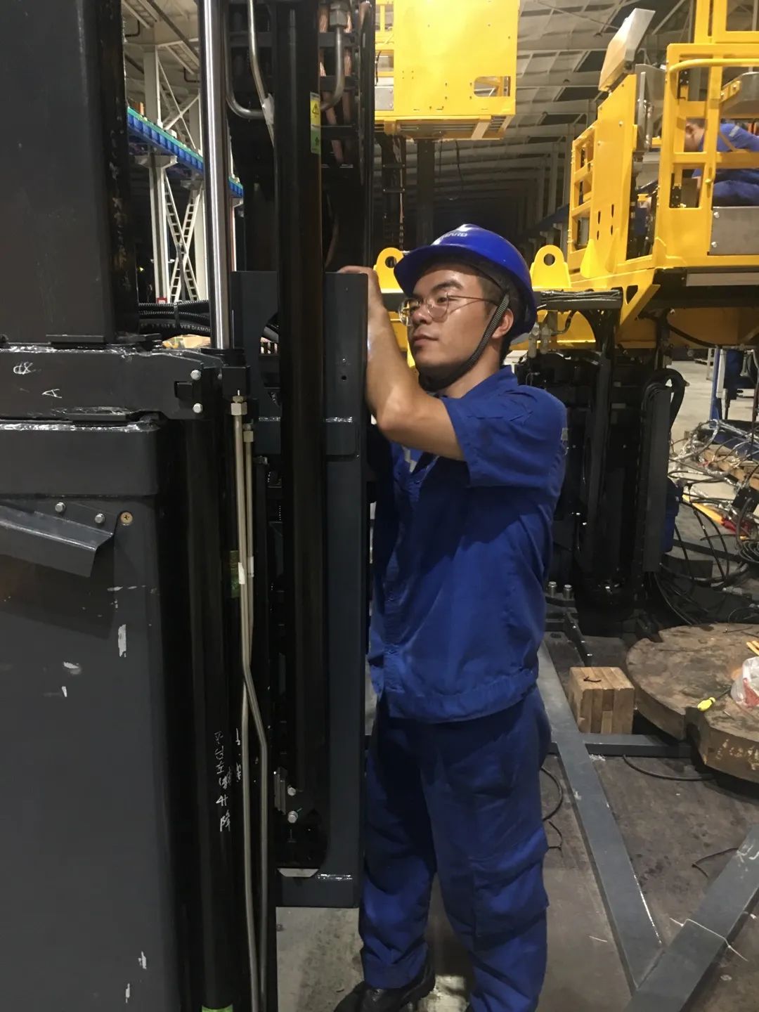 為鐵路運輸保駕護航！山河智能自主研制首套三平臺作業裝置成功交付