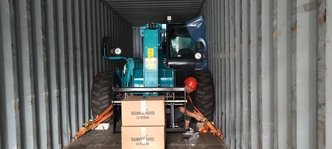 單筆采購金額千萬元！山河智能伸縮臂叉裝車批量出口