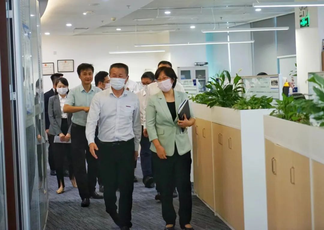 山河智能總經理夏志宏帶隊赴中國信保湖南分公司拜訪交流