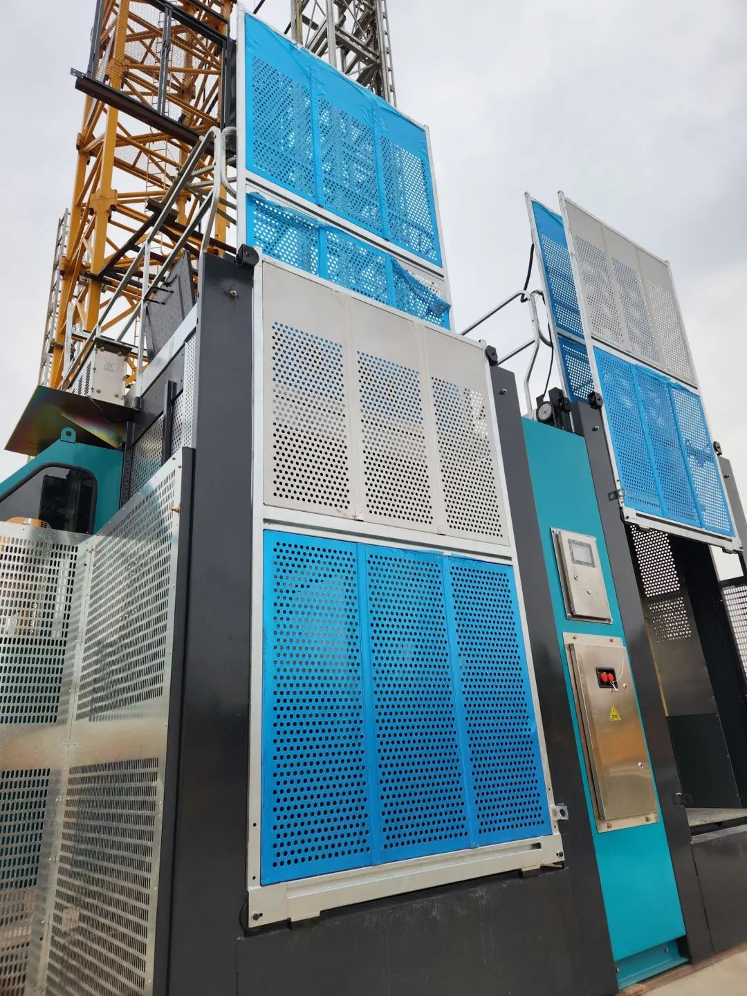 科技顯能、再添新品！山河江麓智能施工升降機成功下線