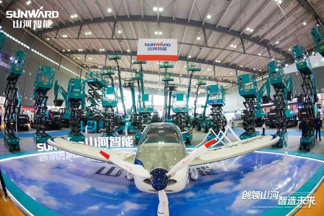 聚焦電動(dòng)化、智能化！山河智能全系列高空機(jī)械產(chǎn)品亮相長沙展