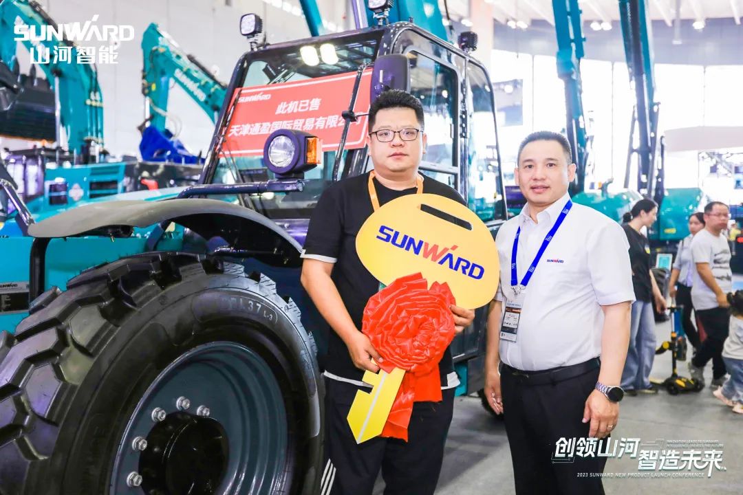聚焦電動(dòng)化、智能化！山河智能全系列高空機(jī)械產(chǎn)品亮相長沙展