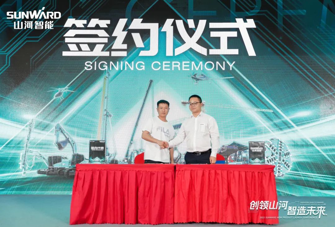 聚焦電動(dòng)化、智能化！山河智能全系列高空機(jī)械產(chǎn)品亮相長沙展