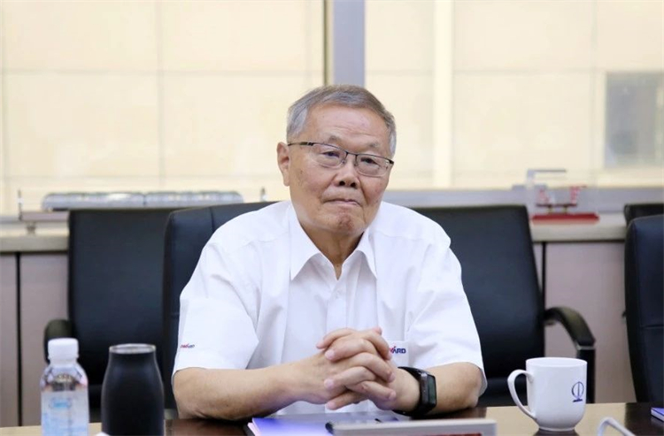 深化合作、共創輝煌！何清華帶隊拜訪中土集團