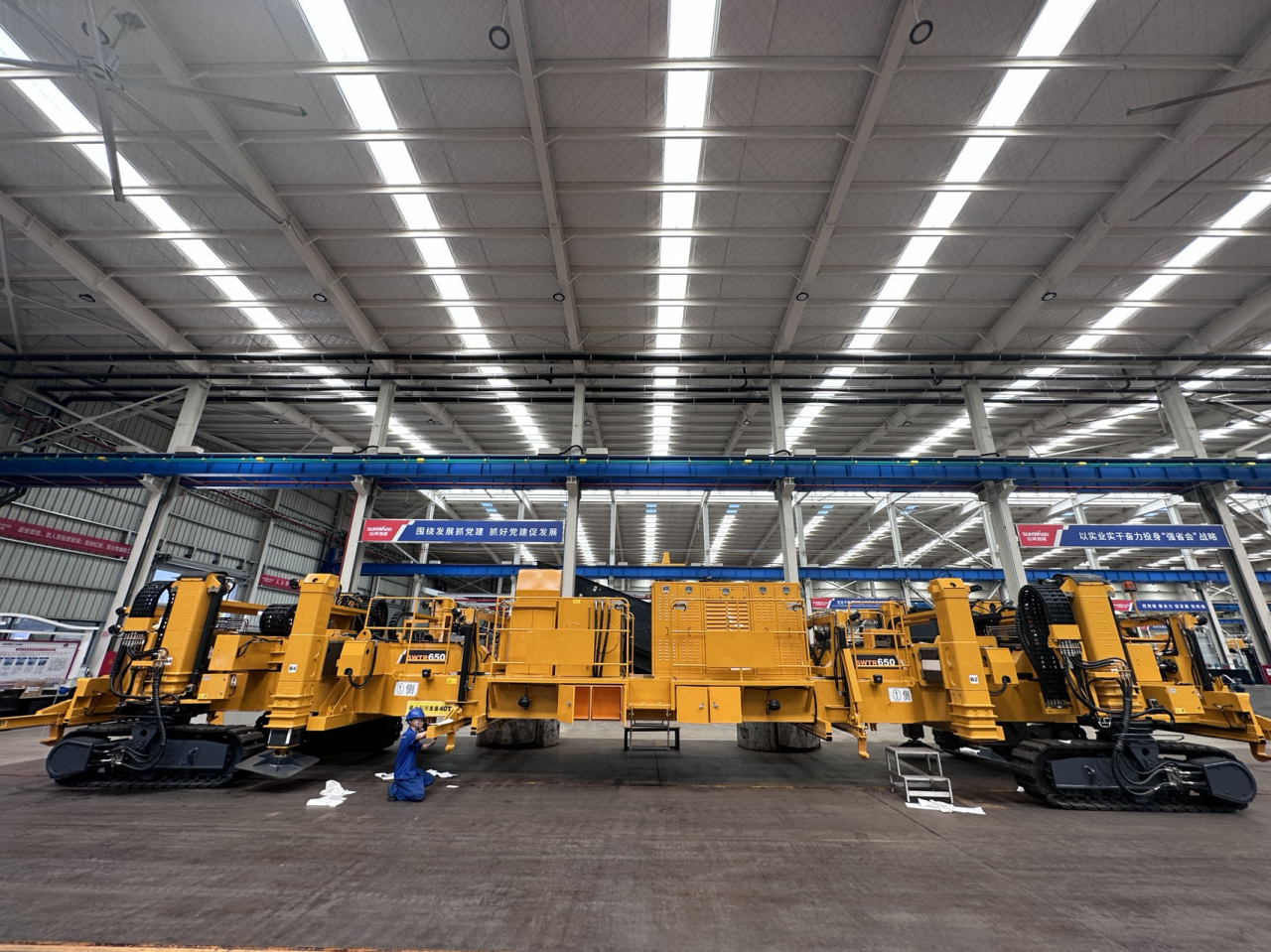 CPH-30J道岔鋪換機組全球發布！山河智能與寶雞中車時代共繪鐵路裝備新篇章！