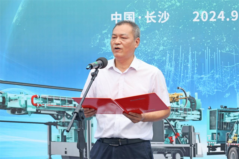 引領綠色科技新篇章！山河智能新能源鉆機成功交付