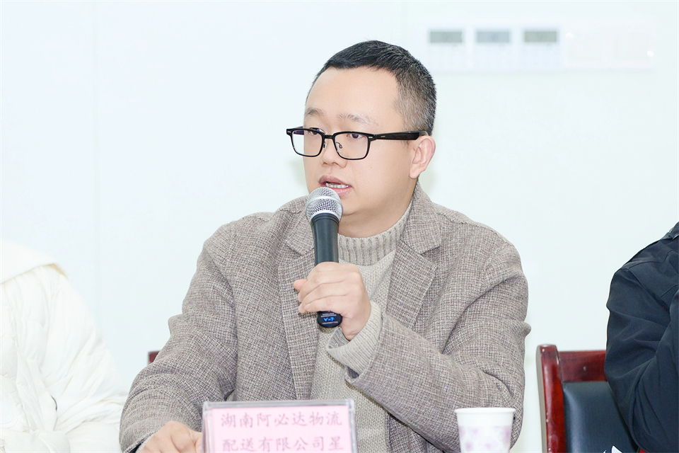 長龍街道、山河智能召開首屆年貨盛惠暨送春聯文化惠民活動工作會議