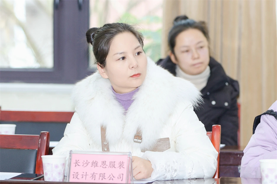 長龍街道、山河智能召開首屆年貨盛惠暨送春聯文化惠民活動工作會議