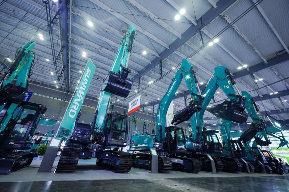 2025 CICEE | 從單一工具邁向多元化解決方案，山河智能呈現(xiàn)非凡挖掘機風采