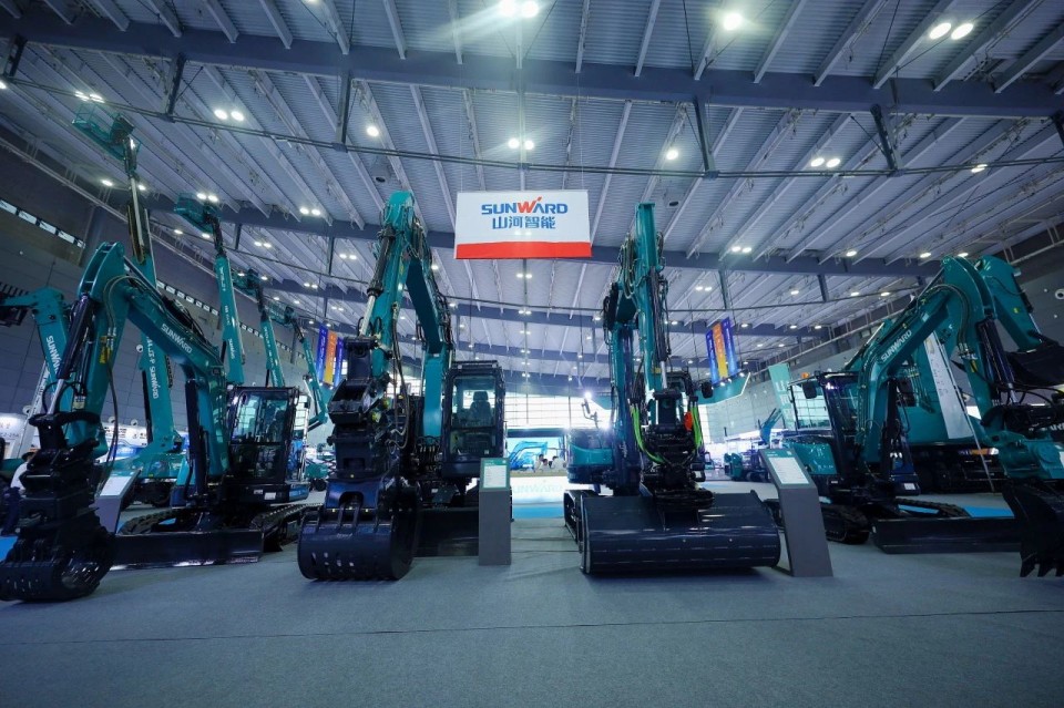 2025 CICEE | 從單一工具邁向多元化解決方案，山河智能呈現(xiàn)非凡挖掘機風采